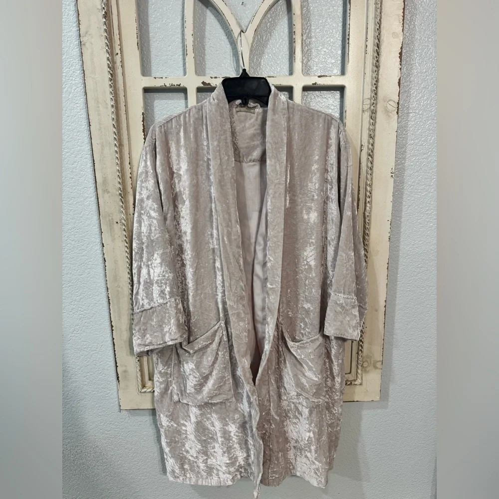 Pottery Barn Teen Velvet Hello Kitty  Robe - Picture 2 of 4